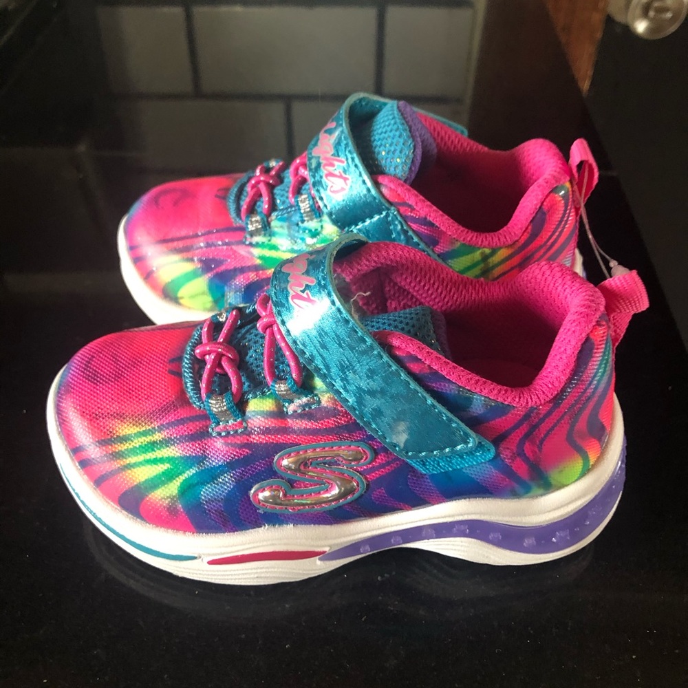 Toddler sketchers shoes size 6